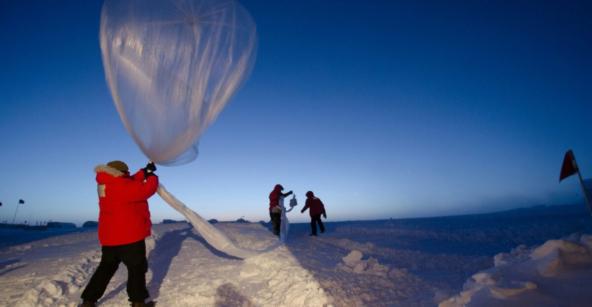Launching an ozonesonde balloon