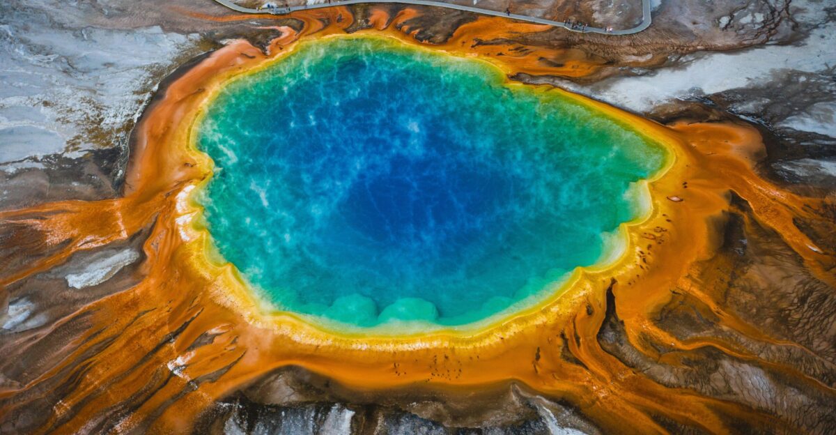 blue and brown water on brown rock