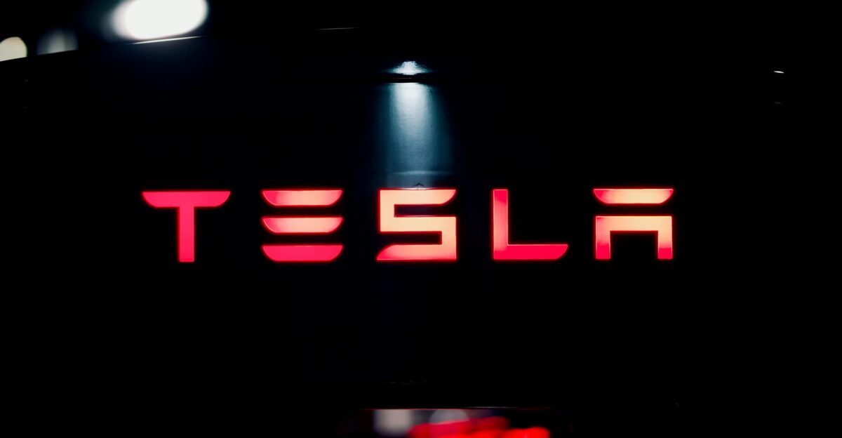 a car s speedometer with red lights