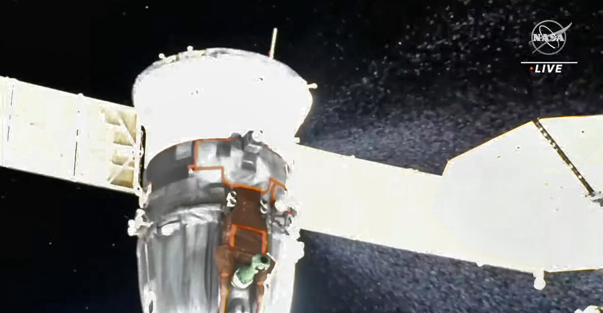 The Soyuz MS-22 spacecraft at space station leaking particles into space A view of the aft end of the Soyuz MS-22 spacecraft leaking what appears to be ammonia on Wednesday night Three hours after the leak was initially detected it remained ongoing