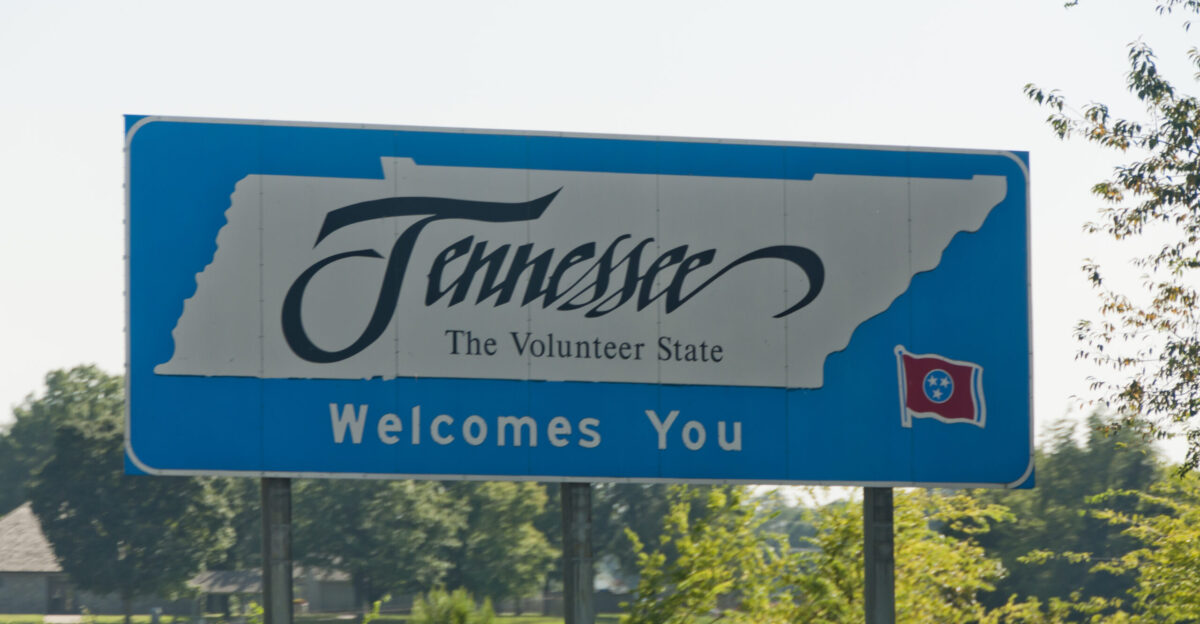 Tennessee Welcomes You on Interstate 65 Southbound crossing from Kentucky to Tennessee