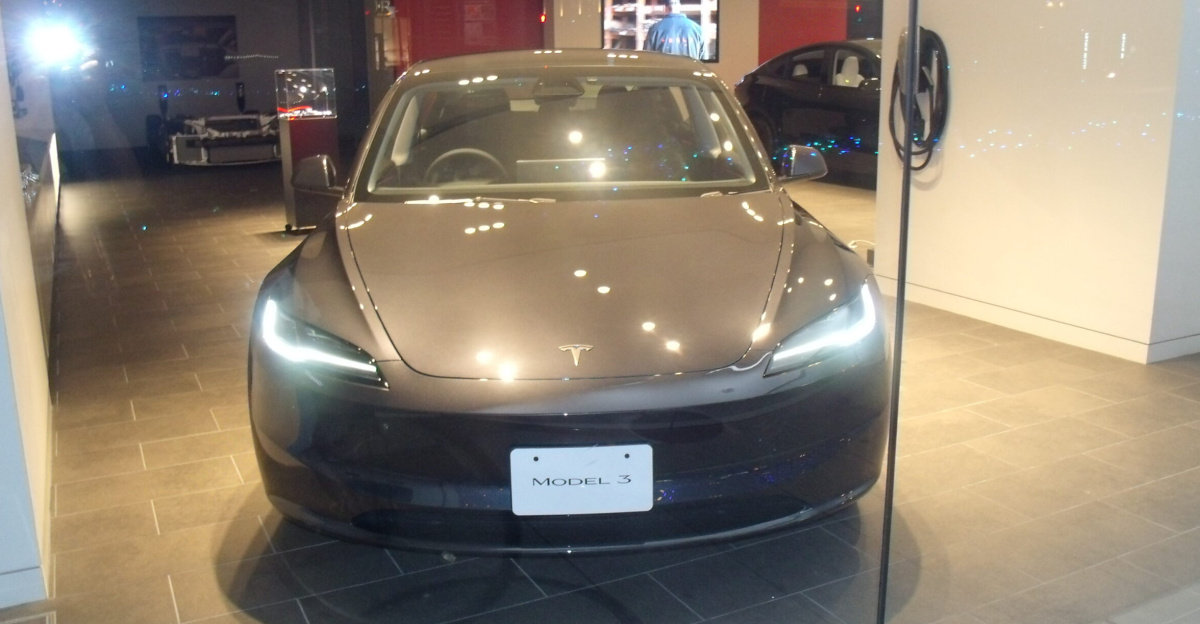 Tesla Model3 at Shinsaibashi
