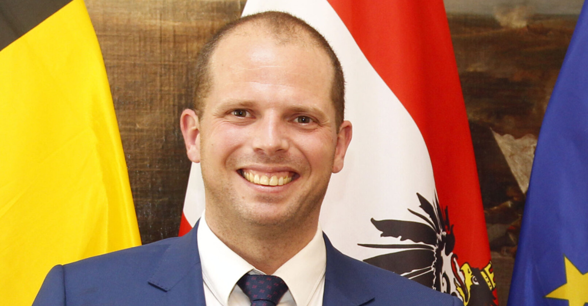 <p>Mittwoch, den 6. Juli 2016 traf Generalsekretär Michael Linhart im Außenministerium in Wien mit dem StS für Asyl und Migration von Belgien Theo Francken, zu einem Arbeitsgespräch zusammen.
</p>
Foto: Mahmoud