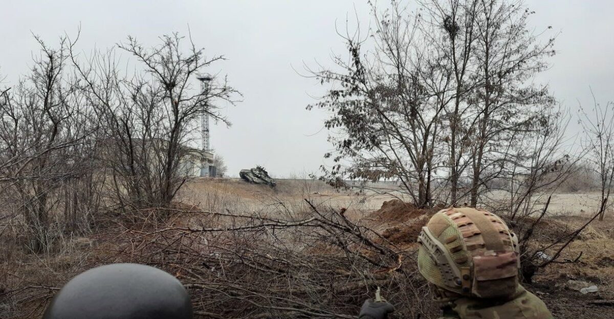 Ukrainian soldiers attack a Russian tank in Mariupol