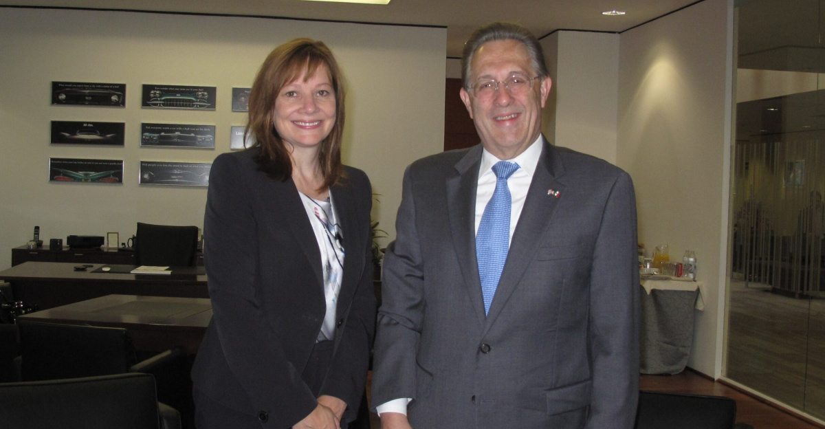 El Embajador Wayne se reunió con la CEO Global de General Motors, Mary T. Barra, el 13 de agosto durante su primer visita oficial a México en el puesto. La Sra. Barra es la primer mujer CEO de un importante fabricante de autos a nivel mundial. General Motors ha tenido presencia en México por casi ochenta años y emplea a 12 mil personas en cuatro plantas, además de contar con una oficina corporativa en la Ciudad de México.