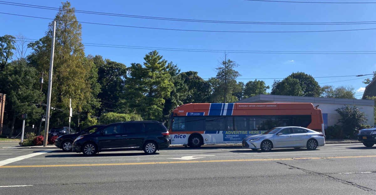 An n23 bus on Northern Boulevard in Roslyn Estates Long Island New York on September 26 2021 This photo was taken from the Flower Hill side of Northern Boulevard looking towards the south The western half of the border between Roslyn Estates and Flower Hill runs along the center line of Northern Boulevard at this location