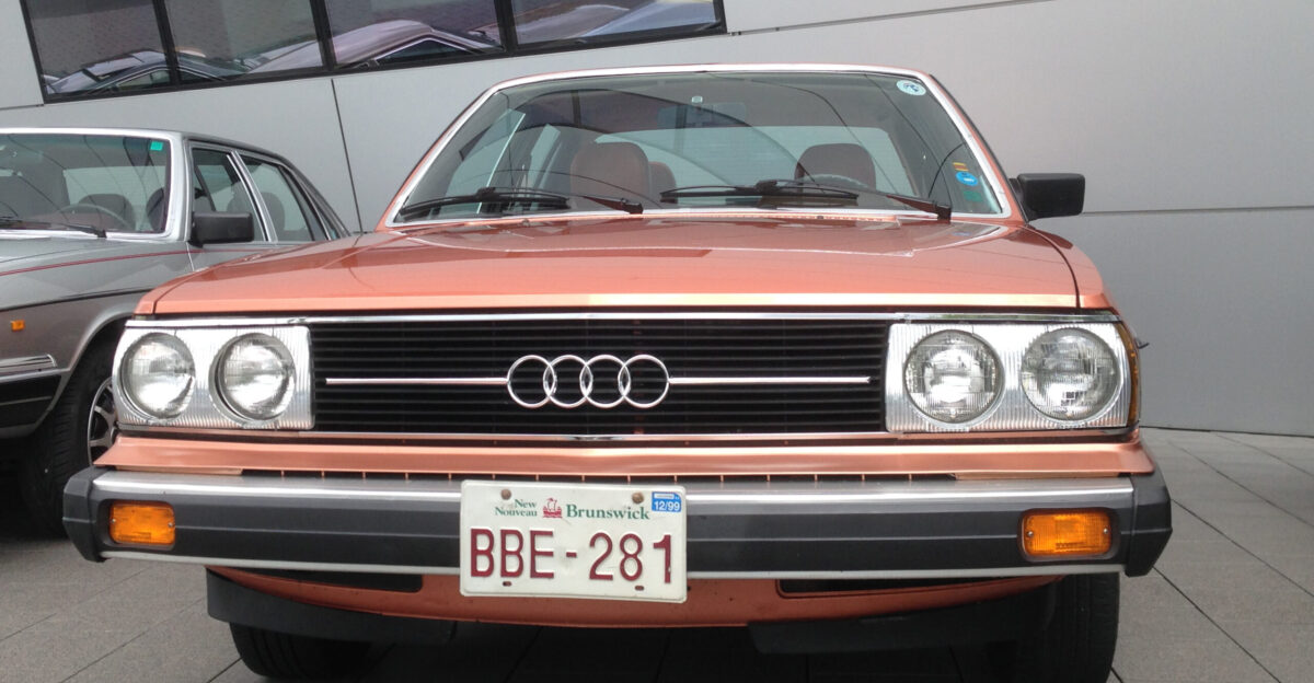 Erste Serie mit Rundscheinwerfern