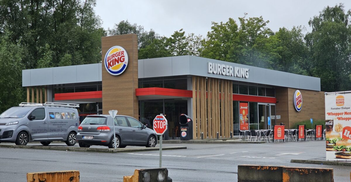 Un restaurant de la cha ne Burger King situ Fontaine-l v que Belgique proximit imm diate de l changeur de Fontaine-l v que R3 N90 N54