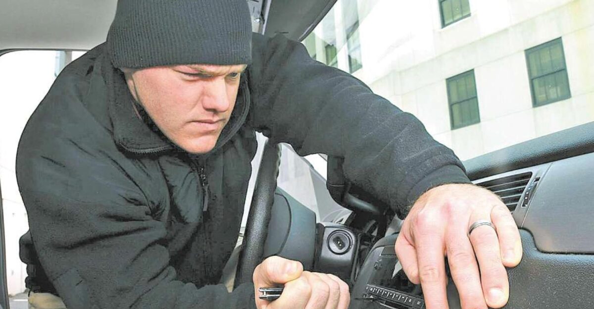 Illustration of car audio theft