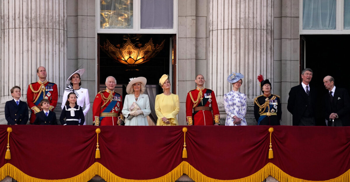 Buckingham Palace offers 1st-ever look inside room that leads to