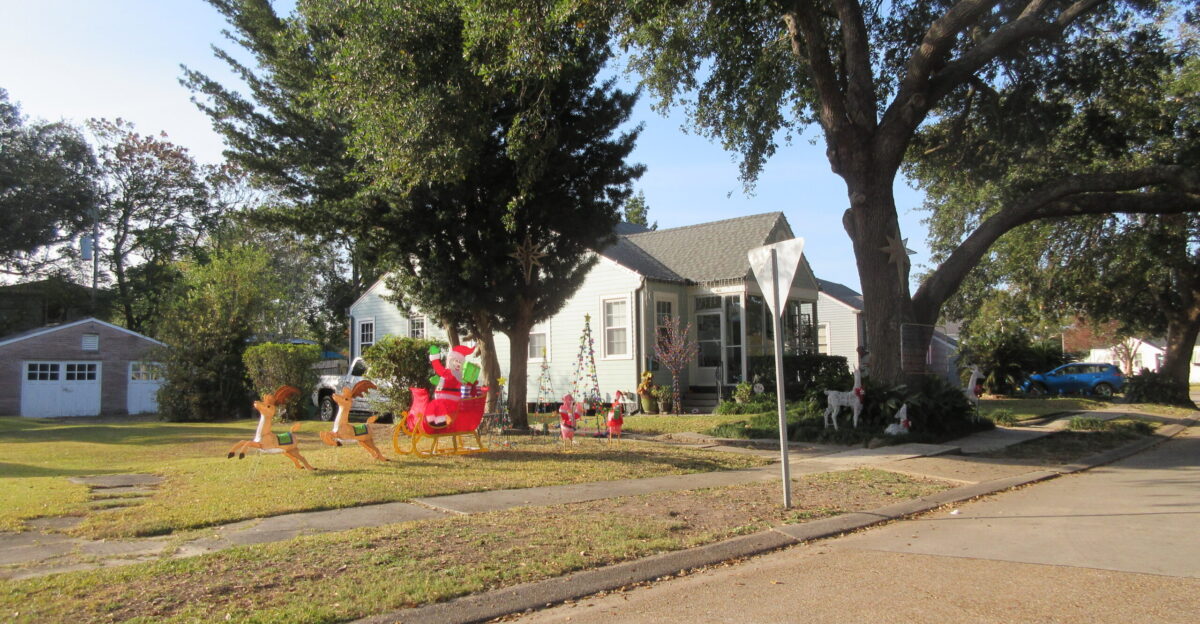 Christmas decorations in Old Jefferson Louisiana December 2021