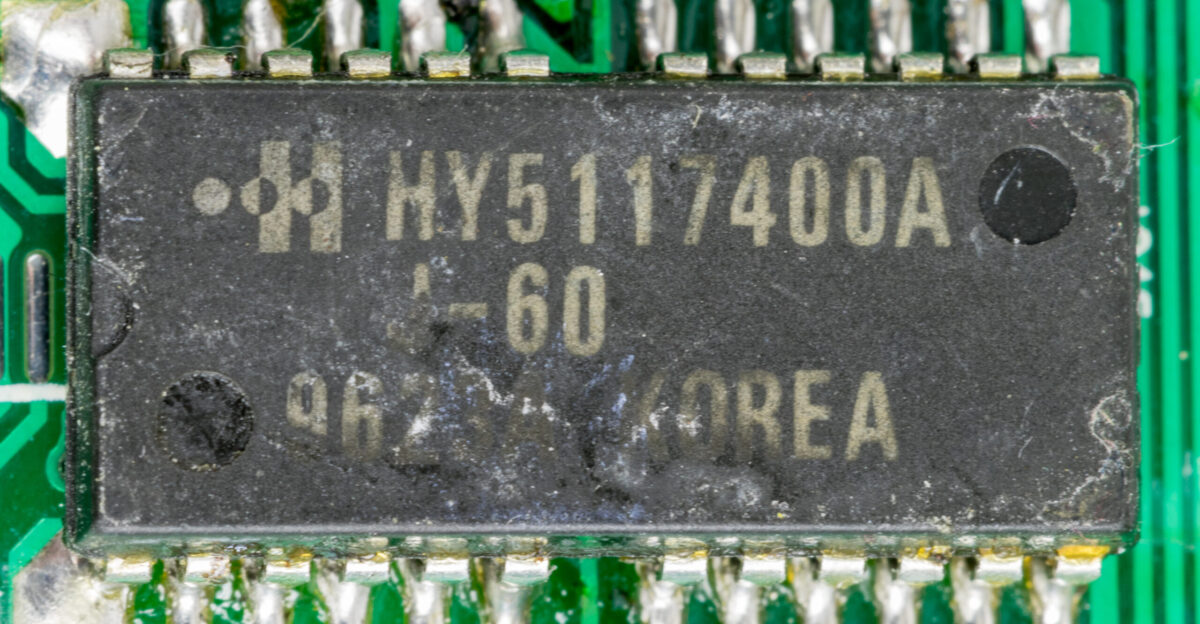 Clatronic AR 687 CD MP3 - board - Hyundai HY5117400A - 4M x 4 Bit CMOS DRAM