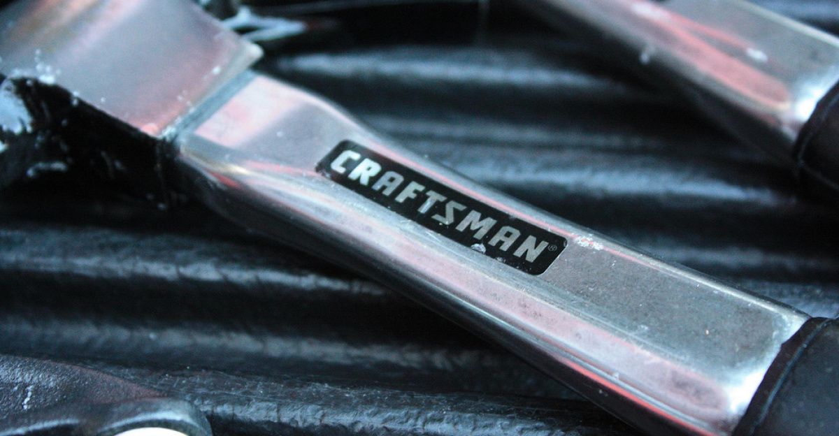 The heads of two <a href="https://en.wikipedia.org/wiki/Craftsman_(tools)" class="extiw" title="en:Craftsman (tools)">Craftsman</a> <a href="https://en.wikipedia.org/wiki/claw_hammers" class="extiw" title="en:claw hammers">en:claw hammers</a>