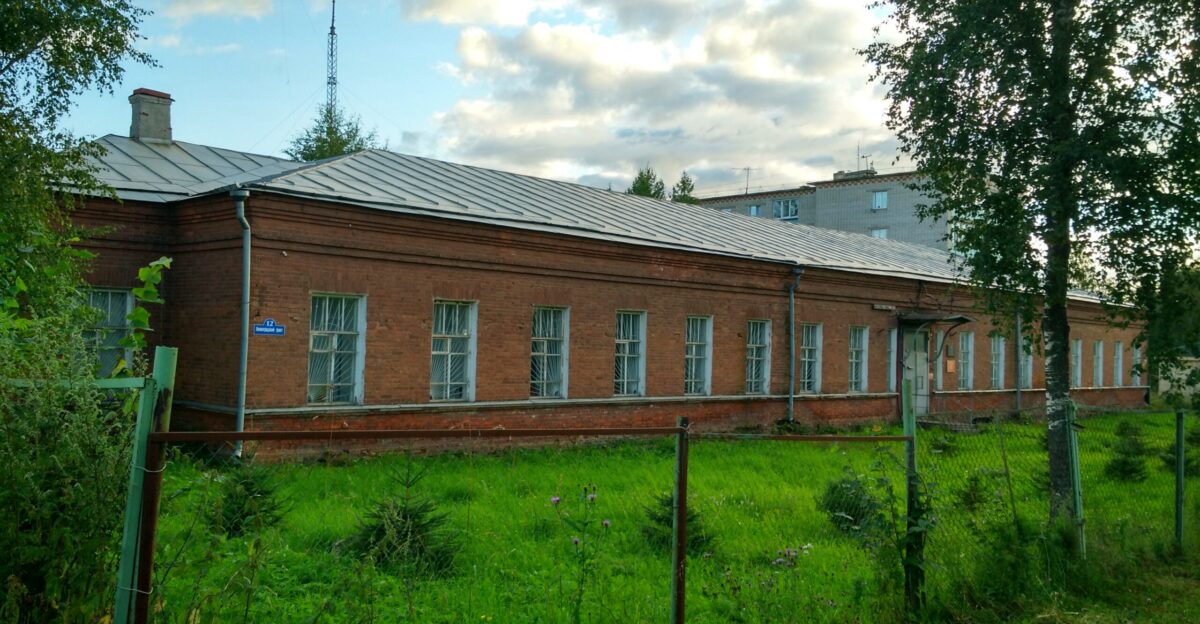 Voinskie kazarmy Leningradskiy trakt 12 Vytegra Vytegorskiy rayon Vologodskaya oblast