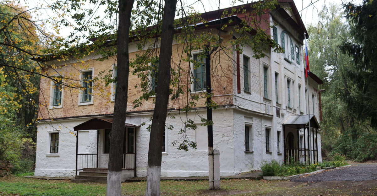 The estate of actress Fedotova in Fedorovka now Fedorovskaya Basic School named after L V Vinogradov