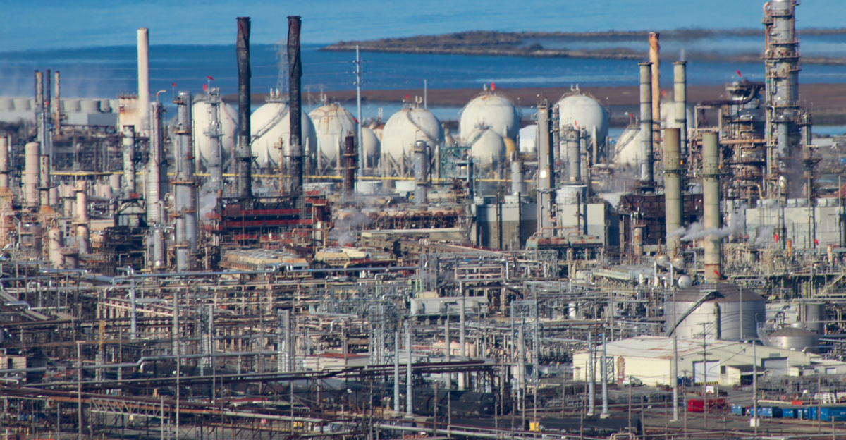 Detail of <a href="//commons.wikimedia.org/wiki/Category:Chevron_Richmond_Refinery" title="Category:Chevron Richmond Refinery">Chevron Richmond Refinery</a> with backdrop of <a href="//commons.wikimedia.org/wiki/Category:San_Pablo_Bay" title="Category:San Pablo Bay">San Pablo Bay</a>, taken from Nicholl Knob in of <a href="//commons.wikimedia.org/wiki/Category:Miller/Knox_Regional_Shoreline" title="Category:Miller/Knox Regional Shoreline"> Miller/Knox Regional Shoreline</a> Park