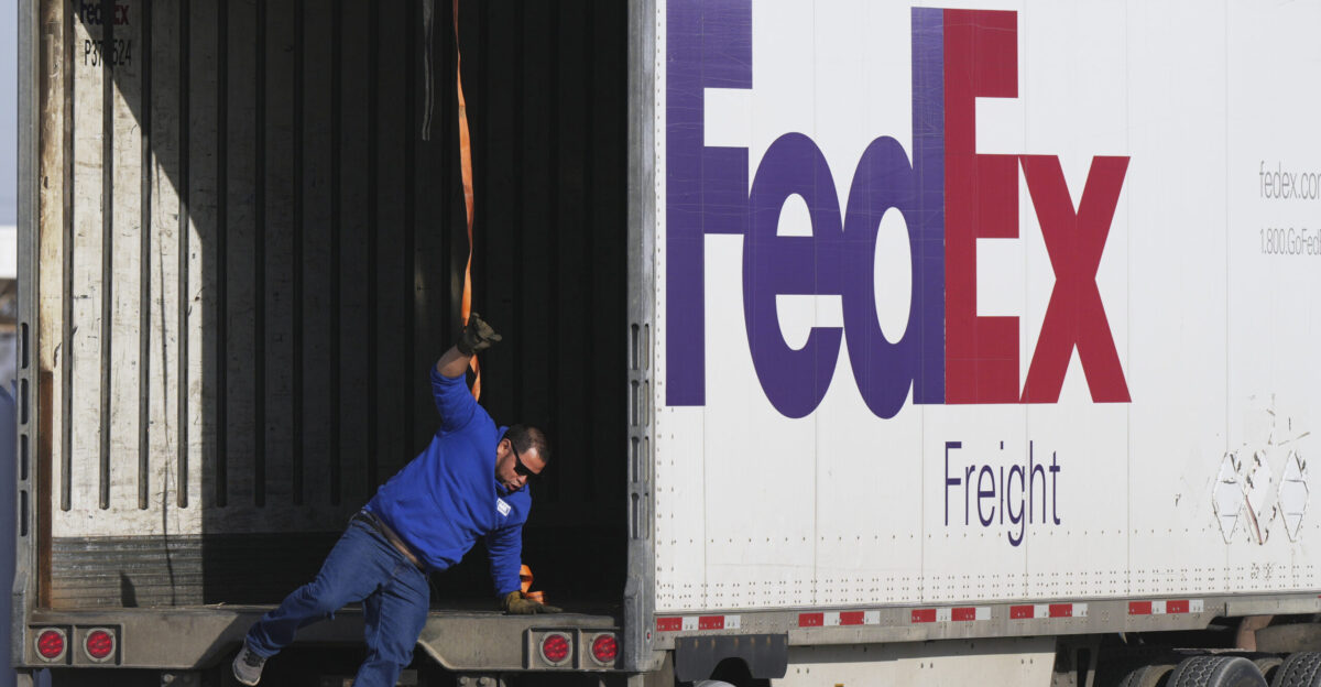 FedEx to close North Texas logistics operation lay off hundreds