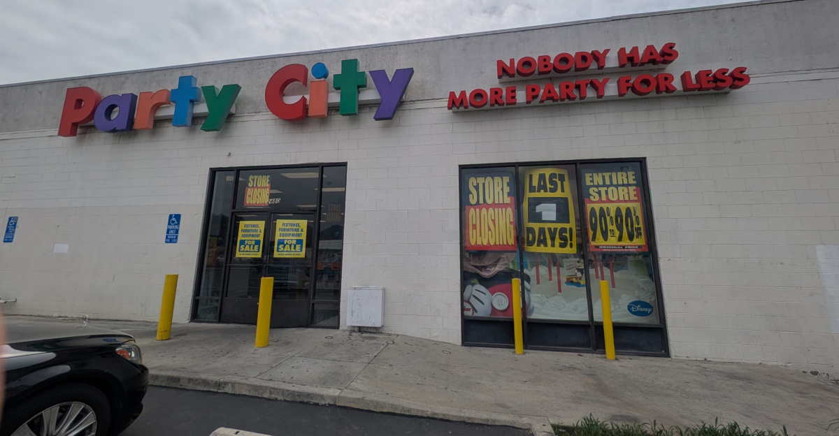 Exterior of the party city store in West Los Angeles on the last day of operation (March 27, 2025)