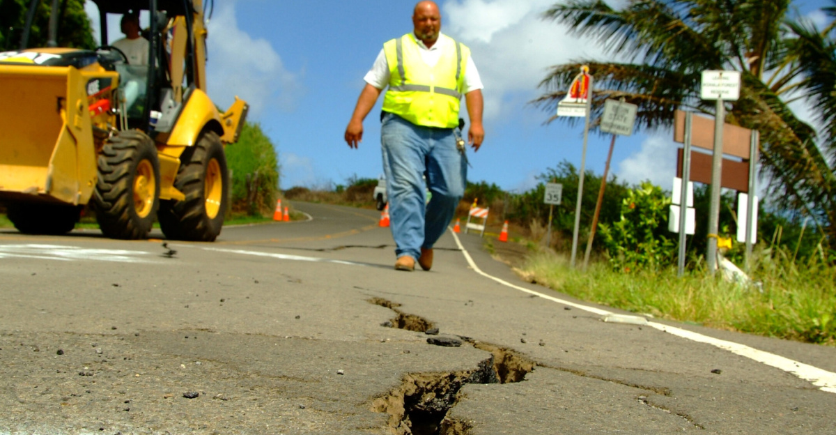 Kapaau, HI, October 25, 2006- The Polou Valley DOT crews are working to seal the cracked road which was damaged from recent earthquakes. Adam DuBrowa/FEMA.