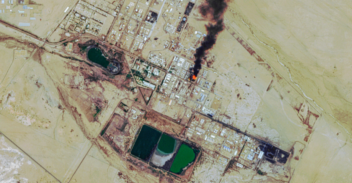 Contains modified Copernicus Sentinel data [2024], processed by <a rel="nofollow" class="external text" href="https://twitter.com/Pierre_Markuse">Pierre Markuse</a>
<p>Fire and smoke at the Al Jaili oil refinery 70 kilometers north of Khartoum, Sudan - July 25th, 2024
</p><p>Image is about 8 kilometers wide
</p>
Follow me on <a rel="nofollow" class="external text" href="https://twitter.com/Pierre_Markuse">X!</a> and <a rel="nofollow" class="external text" href="https://mastodon.world/@pierre_markuse">Mastodon!</a>