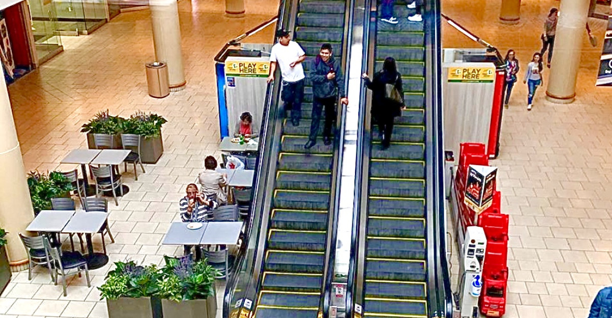 Foot traffic at Freehold Raceway Mall