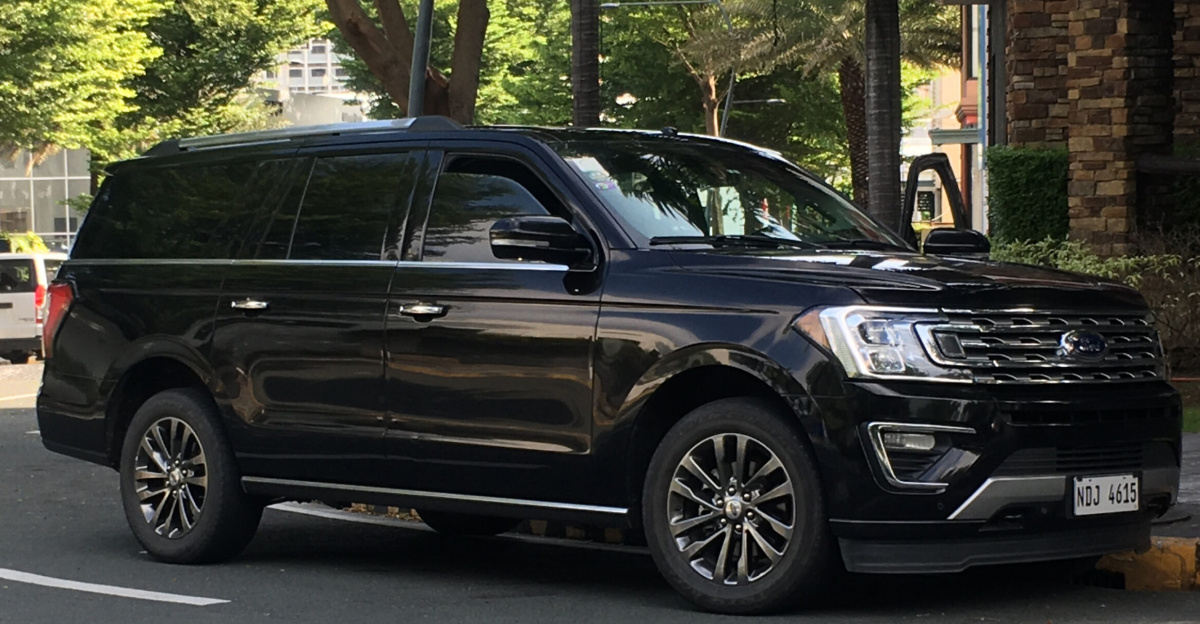 2019 Ford Expedition EL 3.5 Limited photographed at Westgate in Filinvest City, Brgy. Alabang, Muntinlupa, Metro Manila, Philippines