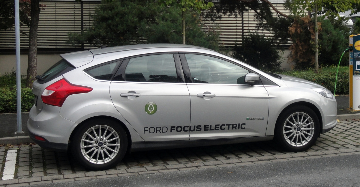 Ford Focus Electric at an Entega charging station in Darmstadt, Germany <span class="mw-valign-text-top" typeof="mw:File/Frameless"><a href="//commons.wikimedia.org/wiki/File:Ford_Focus_Electric.jpg#ooui-php-4" title="Edit this at Structured Data on Commons"><img decoding=