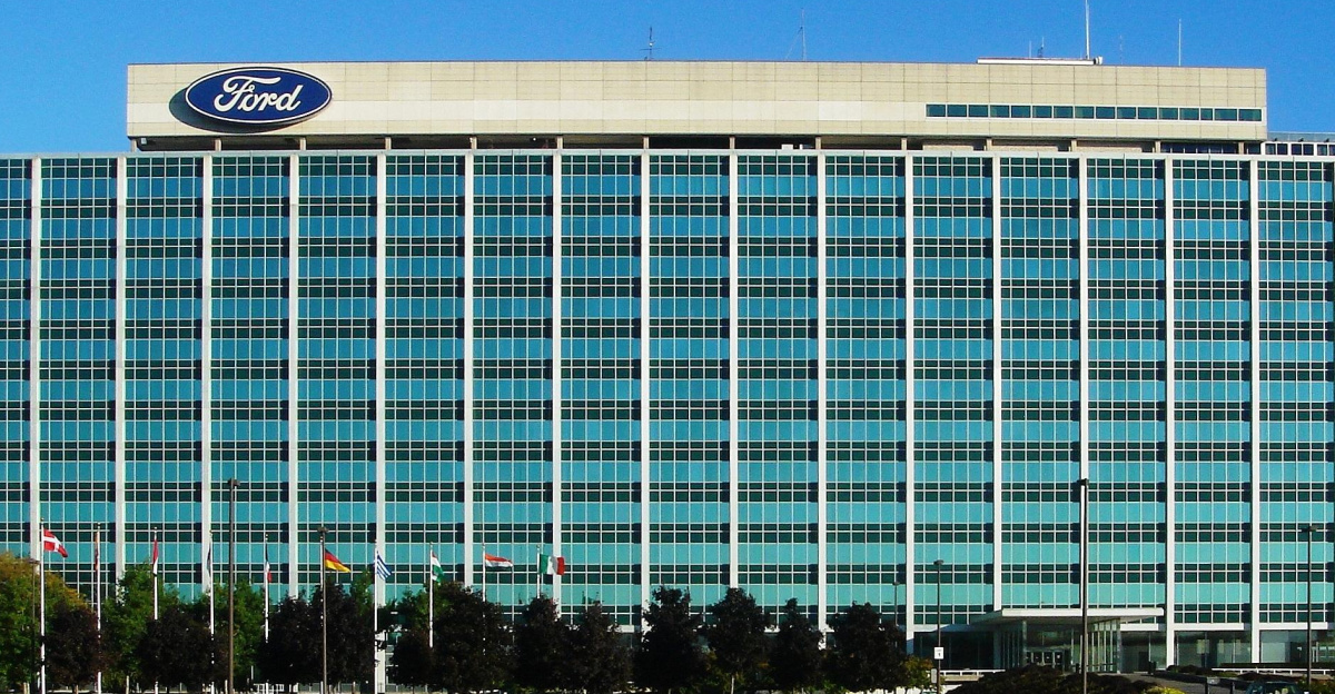 <a href="https://en.wikipedia.org/wiki/Ford_Motor_Company" class="extiw" title="en:Ford Motor Company">Ford Motor Company</a> Headquarters, Dearborn, Mi.  The Glasshouse; built in 1956, architect: <a href="https://en.wikipedia.org/wiki/Skidmore,_Owings_and_Merrill" class="extiw" title="en:Skidmore, Owings and Merrill">Skidmore, Owings & Merrill LLP</a>