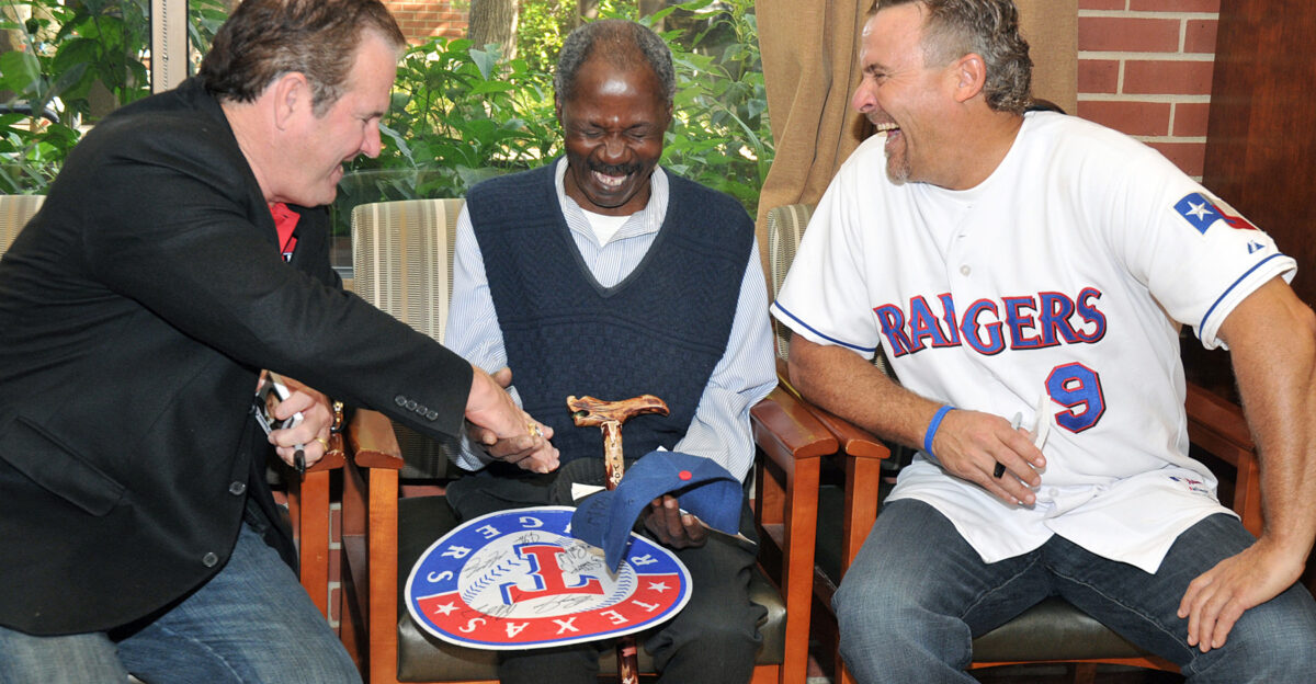 MLB Texas Rangers alumni Jim Sundberg and Pete O Brien visit with patient George Kendrick during the Major League Baseball s outreach Welcome Back Veterans VA North Texas Health Care System hosted the outreach before the World Series game was played