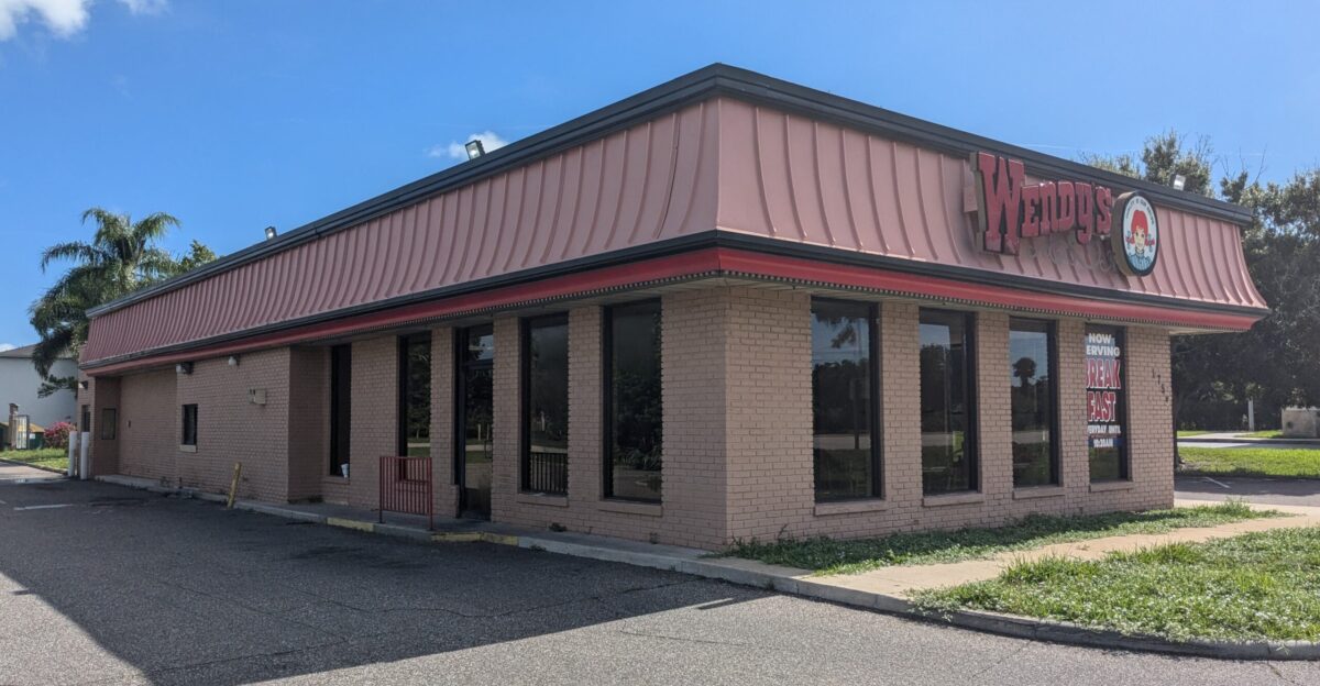 Exterior view of a recently closed Wendy s