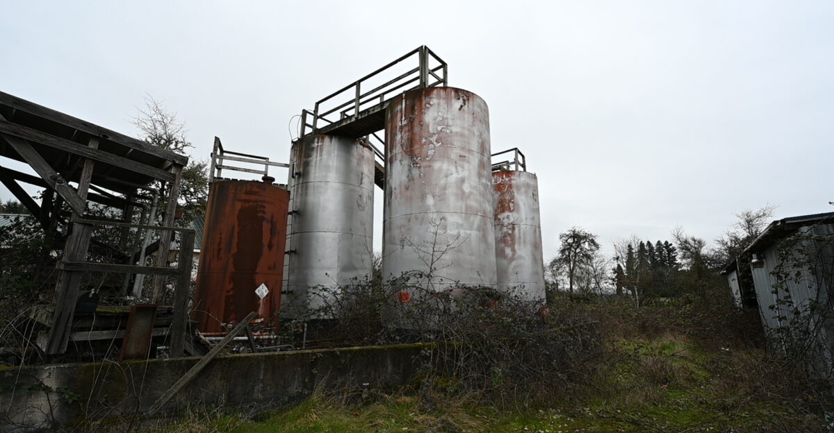 Fuel storage tanks