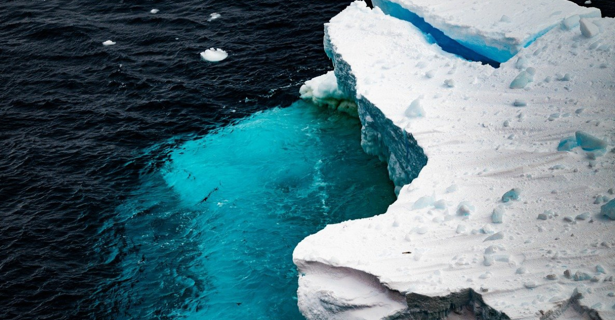 iceberg, antarctica, ice, water, glacier, iceland, ocean, winter, cold, landscape, snow, nature, sea, arctic, frozen, climate