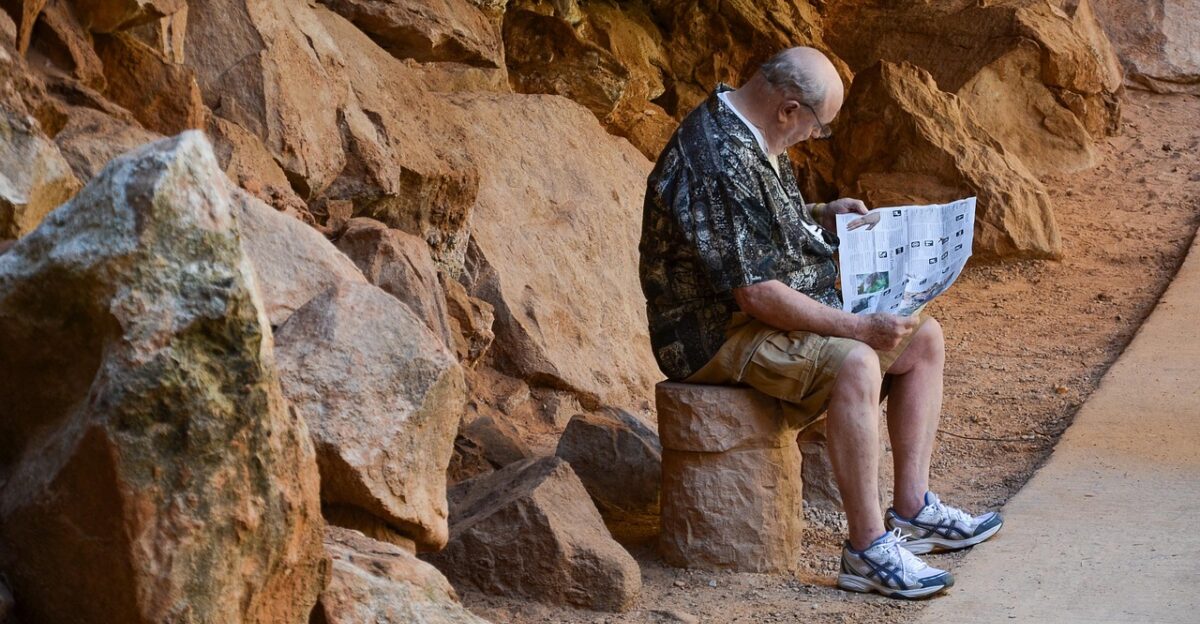 usa america trail zion national park utah pensioners senior man person older vital vitality summer leisure time break nature rest read map elderly person rock bank relax pensioners senior older older older older older vitality