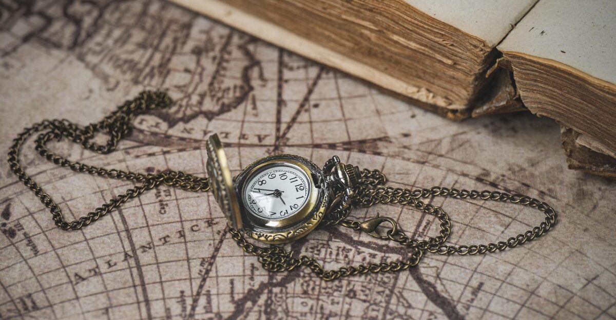 vintage pocket watch wallpaper hd desktop backgrounds windows wallpaper cool backgrounds free background free wallpaper book pocket watch vintage watch mac wallpaper wallpaper 4k beautiful wallpaper full hd wallpaper close up laptop wallpaper background 4k wallpaper 1920x1080 4k wallpaper hd wallpaper dried roses vintage aesthetic