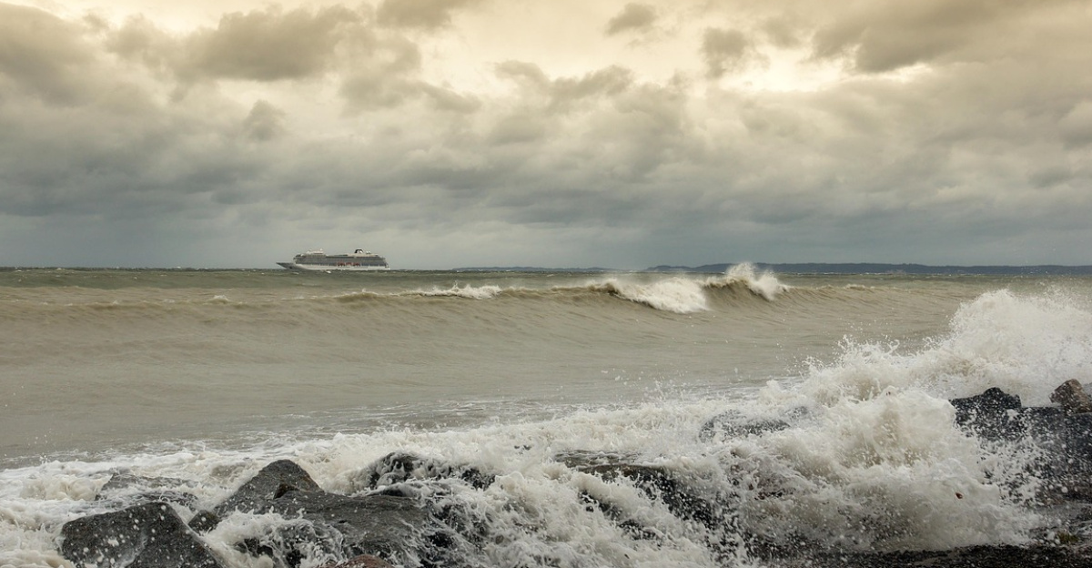 wave, flood, storm surge, spray, sea, moving water, ship, cruise ship, stormy, water, water movement, coast, seascape, nature, storm front, storm, danger, coastal protection