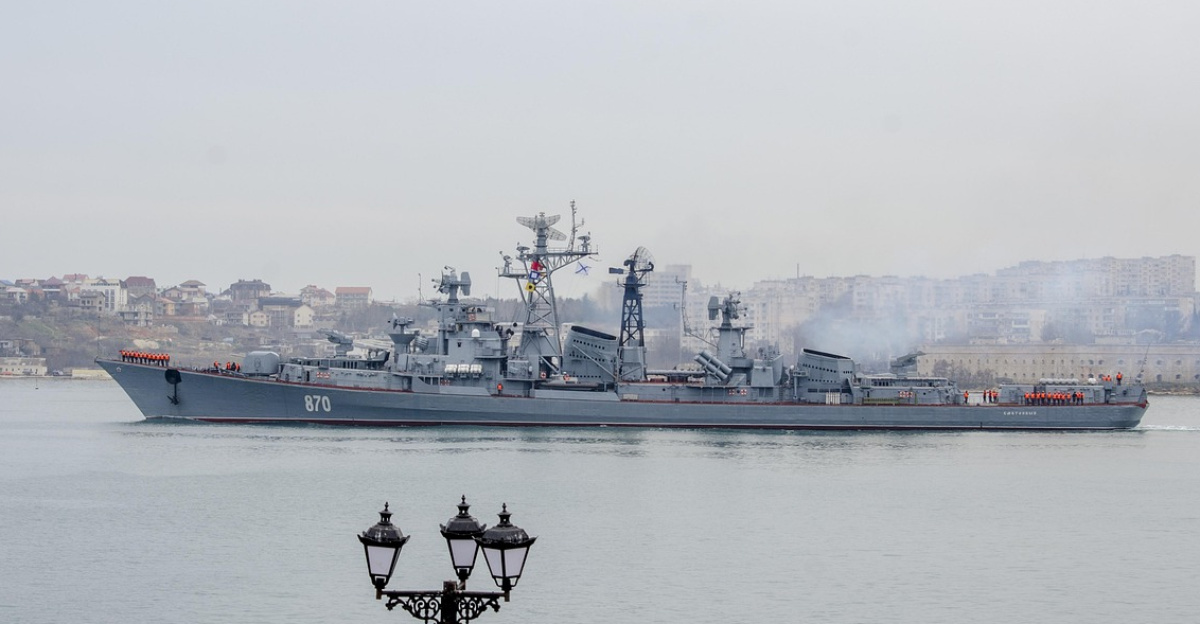 ship, warship, sea, nautical, silhouette, military, war, nature, weapons, fleet, russia, quick-witted, anti-submarine, bod, frigate, sevastopol, crimea, black sea, seascape, protection