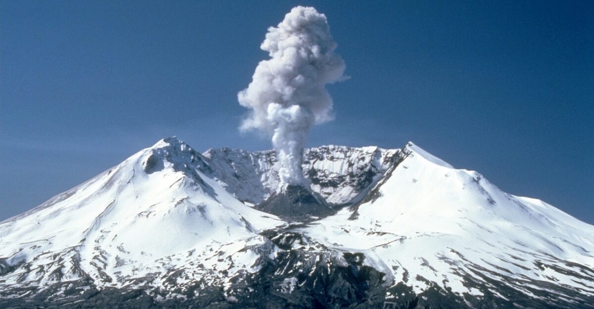 mount st helens volcanic eruption eruption outbreak explosion smoke dust cloud ash cloud ash catastrophe natural disaster force of nature destructive destruction volcano mountain st helens johnston ridge lava active stratovulkan skamania county nature washington united states usa