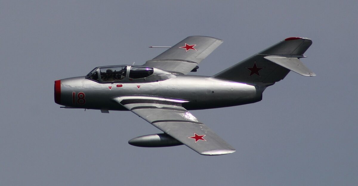 the mig-15 russian fighter soviet fighters bassoon air show bray air display planes acrobatics