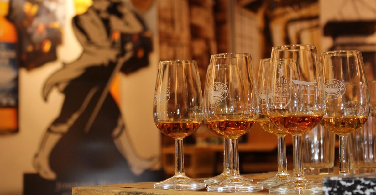 johnny walker whiskey alcohol jim beam schnapps glass drink bourbon whiskey glass enjoyment party bar enjoy lifestyle whisky tasting masculine drunk man spirit