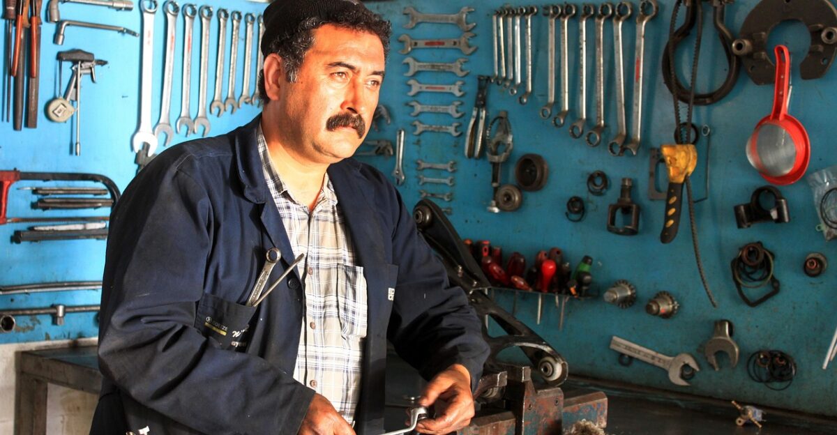 expert employee repairman sweat work expert expert expert expert employee employee employee employee repairman repairman repairman repairman repairman sweat sweat work