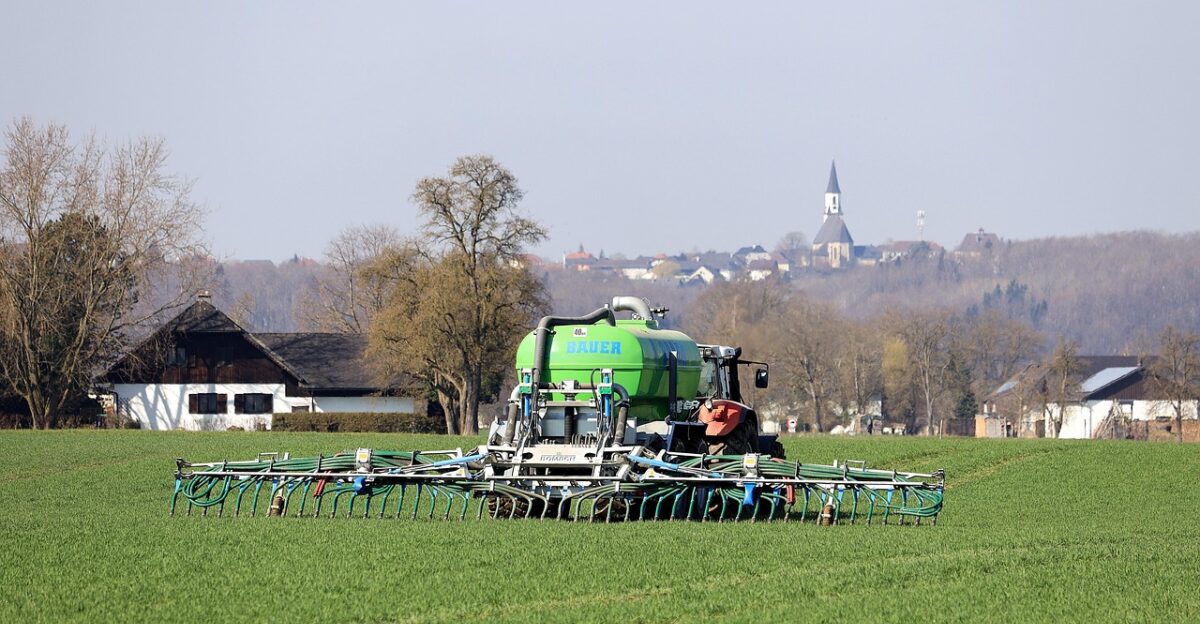 agriculture fertilization slurry slurry tanker slurry tank fertilize spread manure field work fertilizer to distribute agricultural economics nutrient management fertilizer fertilizer fertilizer fertilizer fertilizer