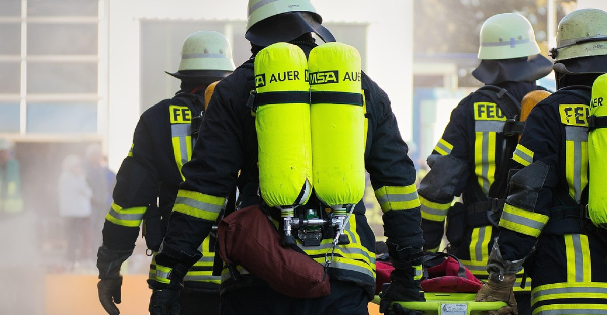 fire fighting, helm, firefighters, rescue, risk, delete exercise, respiratory protection, firefighting job, fire fighting, firefighters, firefighters, rescue, rescue, rescue, risk, risk, risk, risk, risk