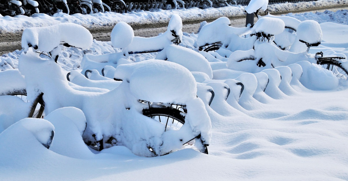 bicycles, snow, winter, bikes, bicycle parking rack, snow covered, snowy, nature, wintry, frost, frosty, hoarfrost, white, cold, winter season, zaspa, winter mood, deep snow