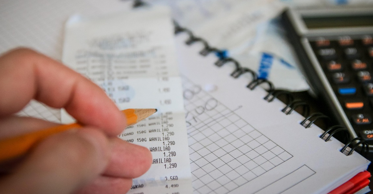 money, bills, calculator, to save, savings, taxes, business, money, calculator, calculator, savings, taxes, taxes, taxes, taxes, taxes