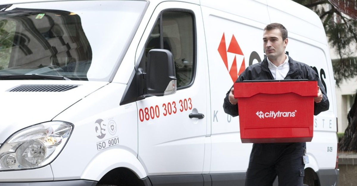 city trans, courier, courier driver, driver, delivery trucks, van, fountain, logbox, transport box, transport, box, university of zurich, mercedes sprinter, white, nature, service, logistics, wear, drag, man, corridor, walk, iso 9001, quality, red, water, delivery boy