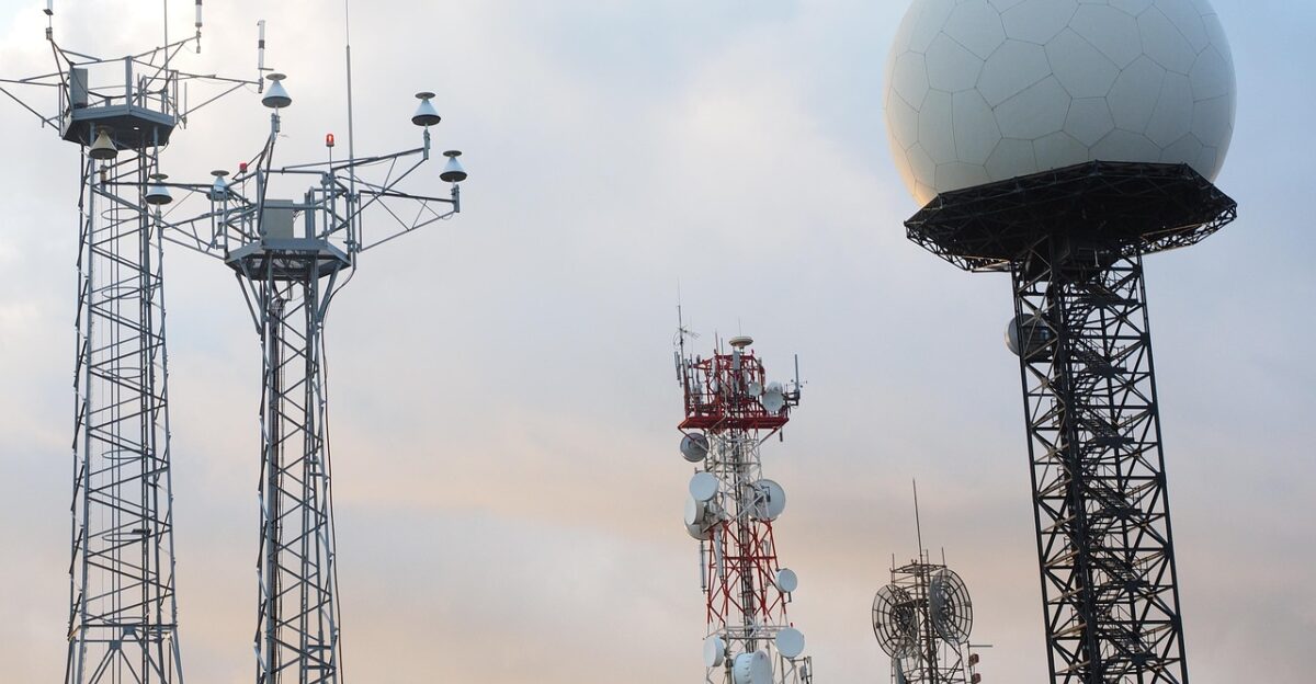 antennas radar systems balloon-like white bullet channel transmission radar equipment communication navigation radar signal air traffic spherical puig de randa mallorca randa radar radar radar radar radar