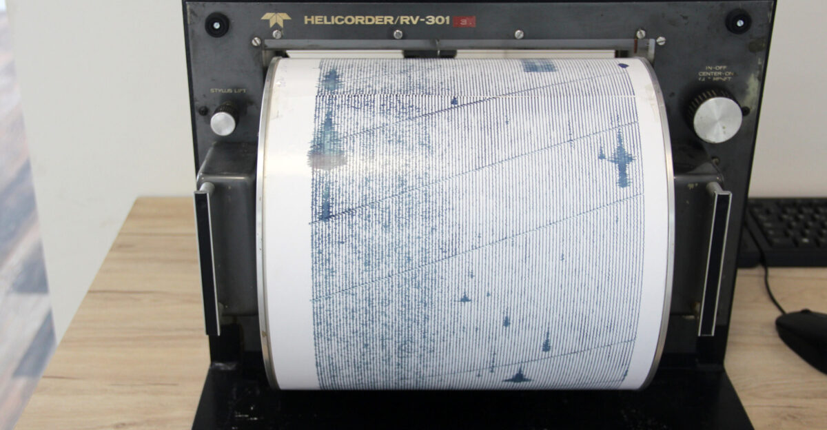 In der Erdbebenwarte Kandilli in Istanbul ausgestellter historischer Seismograph der Marke Helicorder RV-301 heute nicht mehr benutzt 2018