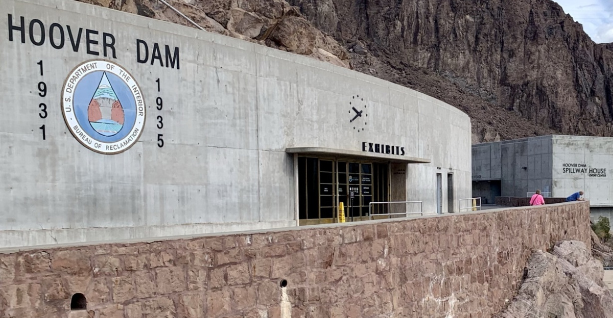 Old exhibit building at <a href="https://en.wikipedia.org/wiki/Hoover_Dam" class="extiw" title="en:Hoover Dam">Hoover Dam</a>