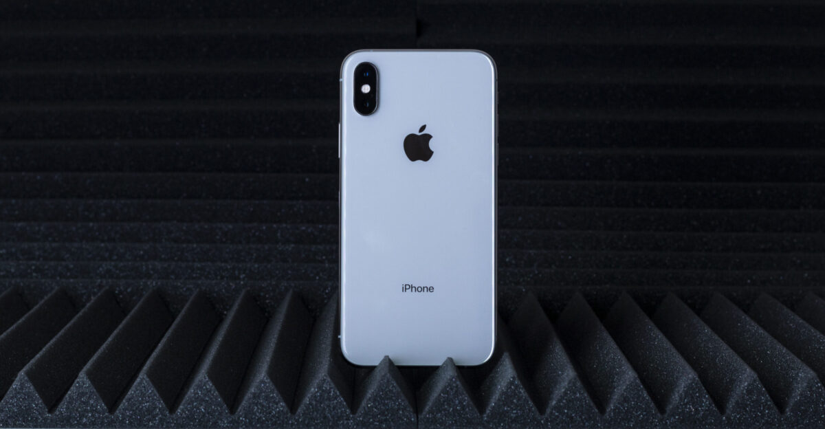 iPhone xs white silver apple phone
