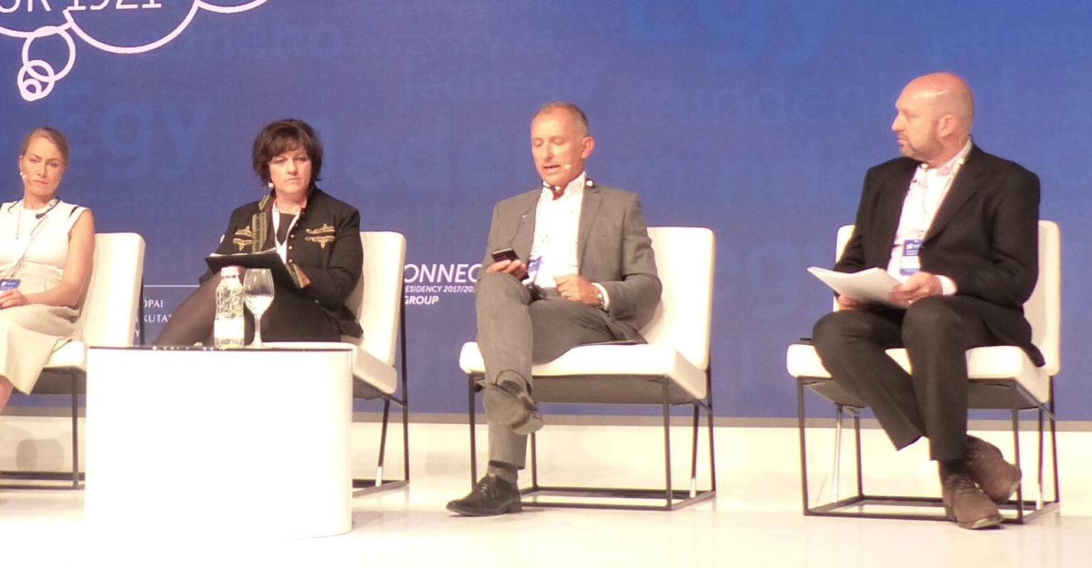 AI & technology change the future of work